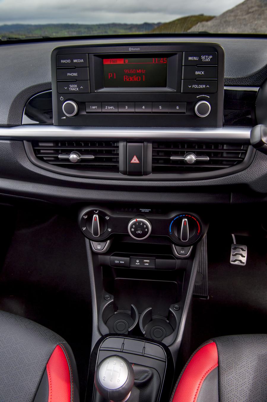 Детали интерьера Kia Picanto GT Line 2017 года  (UK) (фото 89 из 92)